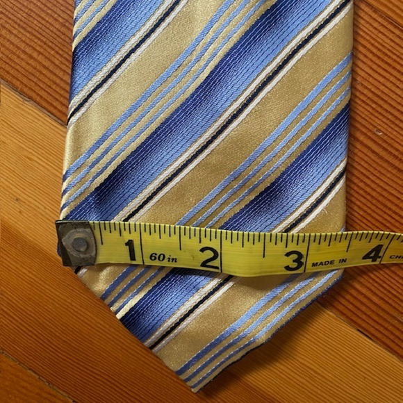 Geoffrey Beene Silk Blue Yellow Diagonal Stripe Tie 3 inch wide 63 inch Tie - Picture 4 of 4